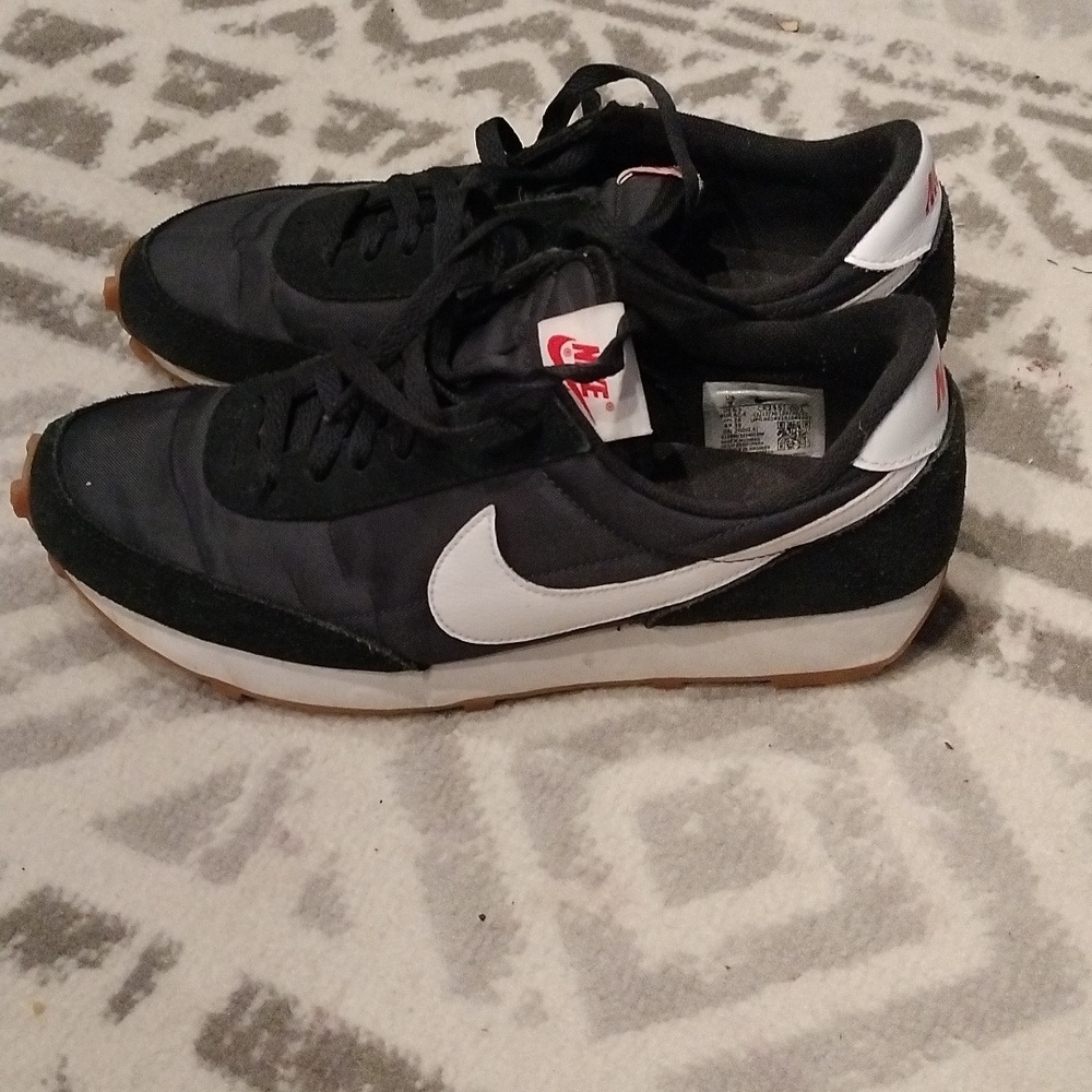 Daybreak Nike